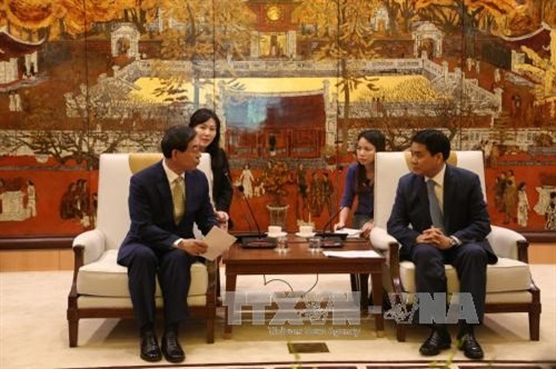 阮德钟希望韩国投资商加大对河内市乃至越南各地的投资力度。（图片来源：越通社）