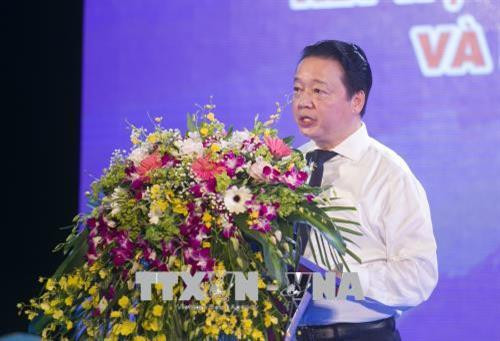 越南自然资源与环境部部长陈红河在活动上发言时。（图片来源：越通社）