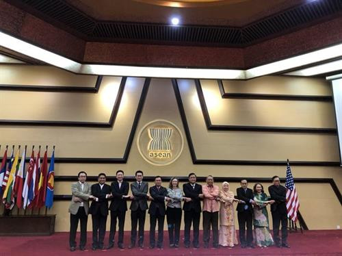 参加东盟与美国联合合作委员会第十次会议的代表。图自越通社