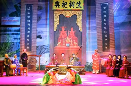 2018年全国歌筹联欢节上的一个节目。图自越通社 2018年全国歌筹联欢节上的一个节目。图自越通社