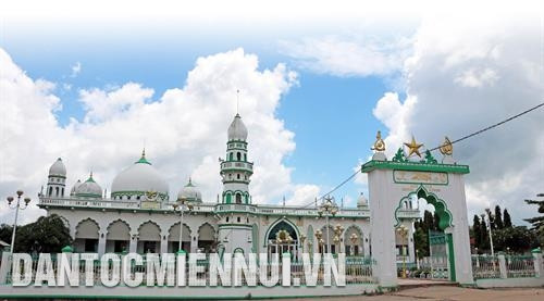 新州市州丰乡穆巴拉伊斯兰清真寺一角。记者 功貌 摄 新州市州丰乡穆巴拉伊斯兰清真寺一角。记者 功貌 摄