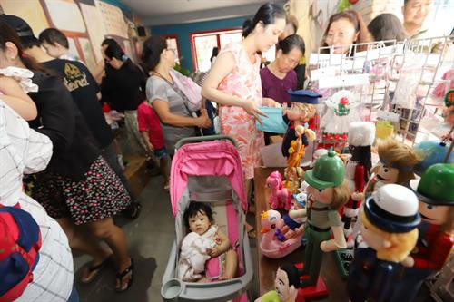 “娃娃集市”的一角。图自因特网 “娃娃集市”的一角。图自因特网
