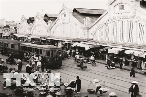在进入接管首都后,河内市各项活动恢复正常,各条街道人来人往,车水马龙。图自越通社 在进入接管首都后,河内市各项活动恢复正常,各条街道人来人往,车水马龙。图自越通社