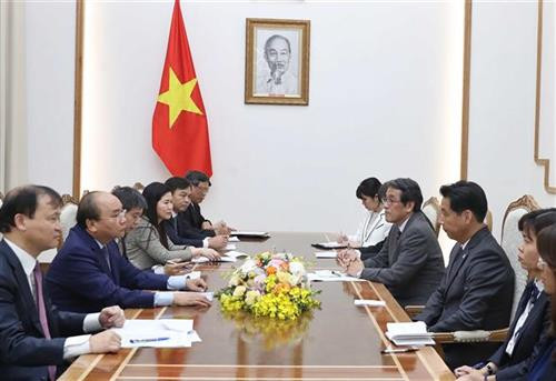 政府总理阮春福会见日本永旺(越南)总经理岩村康嗣。图自越通社 政府总理阮春福会见日本永旺(越南)总经理岩村康嗣。图自越通社