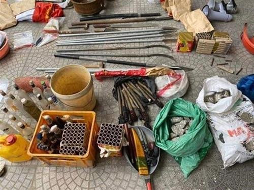 公安机关缴获的武器。图自越通社