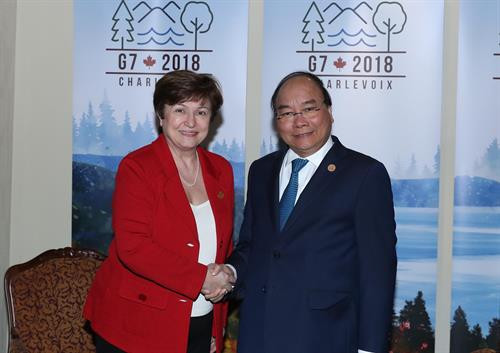 政府总理阮春福与世行行长克里斯塔利娜•格奥尔基耶娃。越通社记者 统一 摄 政府总理阮春福与世行行长克里斯塔利娜•格奥尔基耶娃。越通社记者 统一 摄