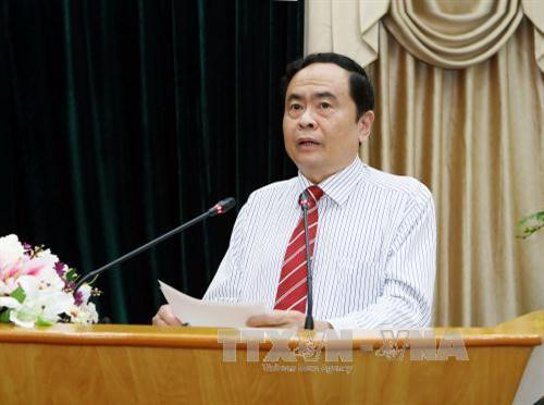 越南祖国阵线中央委员会主席会见全国越南英雄母亲和革命战争时期有功人员代表团 ảnh 2