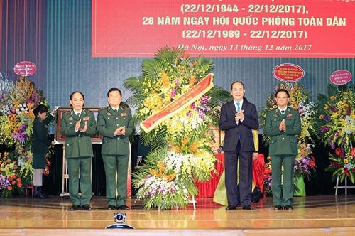 越南国家主席陈大光出席越南人民军建军73周年和全民国防日28周年纪念活动。（图片来源：越通社）