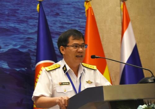越南海军军种副参谋长谭春俊大校在会上发言。图自因特网