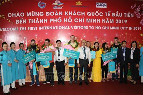 胡志明市迎来新年首批外国游客。图自越通社 胡志明市迎来新年首批外国游客。图自越通社