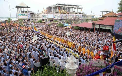 观世音—五行山庙会吸引四面八方僧尼佛子和游客（图片来源：越通社）