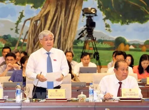 越南国会常务委员会第26次会议:越南政府民族委员会主任杜文战登台接受质询 ảnh 1 越南国会常务委员会第26次会议:越南政府民族委员会主任杜文战登台接受质询 ảnh 1