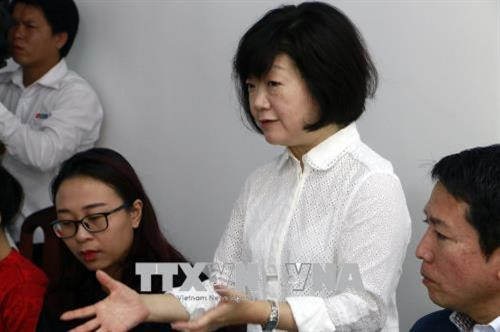 日本专家介绍水波拉提技术。(图片来源:越通社) 日本专家介绍水波拉提技术。(图片来源:越通社)