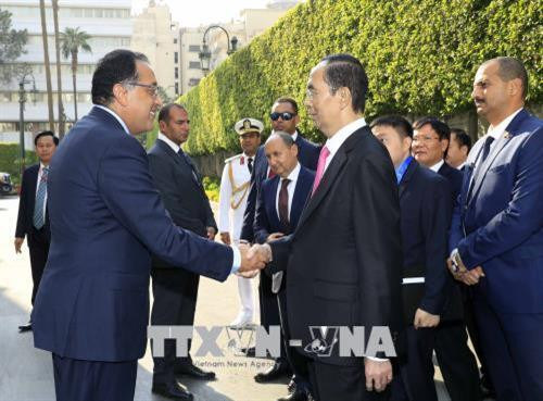 越南国家主席陈大光(右)会见埃及总理穆斯塔法·马德布利 图自越通社 越南国家主席陈大光(右)会见埃及总理穆斯塔法·马德布利 图自越通社