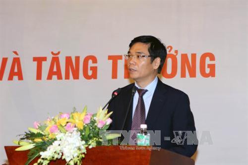 越南工商会副会长段维姜在论坛上致辞。 图自越通社