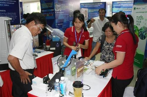 展会现场。图自越通社 展会现场。图自越通社