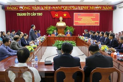 讨论场景。图自越通社