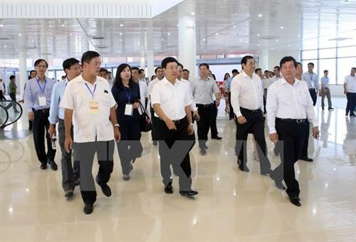 政府副总理范平明检查国际新闻中心的筹备工作。（图片来源：越通社）