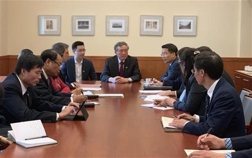越南最高人民法院代表团与美国哥伦比亚特区联邦巡回上诉法院举行会谈。图自越通社