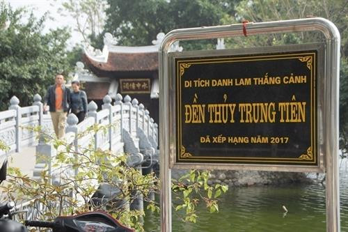 水中仙祠又称狗儿祠坐落在河内市竹白湖上。（图片来源：tintucvietnam.vn）