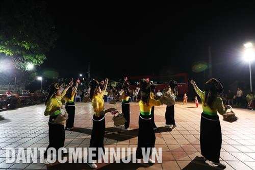 奠边府市力争到2020年成为二线城市。记者 黄河 摄 奠边府市推进发展文化旅游和社区旅游,有助于提高各旅游文化村的少数民族同胞的收入。记者 黄河 摄 奠边府市力争到2020年成为二线城市。记者 黄河 摄 奠边府市推进发展文化旅游和社区旅游,有助于提高各旅游文化村的少数民族同胞的收入。记者 黄河 摄