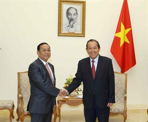 政府副总理张和平( 右）会见缅甸边境事务部部长耶昂中将。（图片来源：越通社）