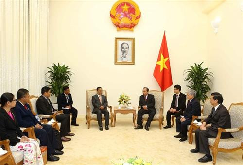 政府副总理张和平( 右）会见缅甸边境事务部部长耶昂中将。（图片来源：越通社）