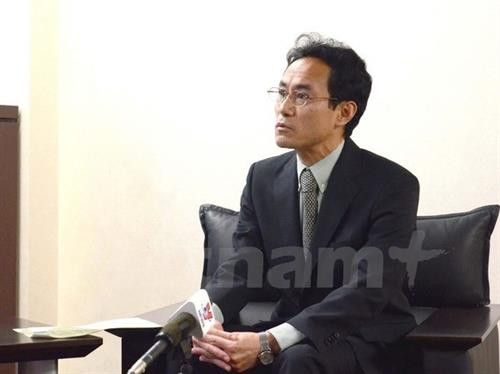 日本外务省经济事务局副局长Tsutomu Koizumi。（图片来源：越通社）