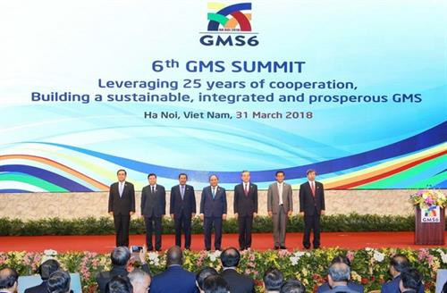 六国领导合影。(图片来源:越通社) 六国领导合影。(图片来源:越通社)