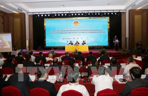 政府总理主持召开“推进九龙江三角洲可持续发展模式转变有效适应气候变化”会议(图片来源:越通社) 政府总理主持召开“推进九龙江三角洲可持续发展模式转变有效适应气候变化”会议(图片来源:越通社)