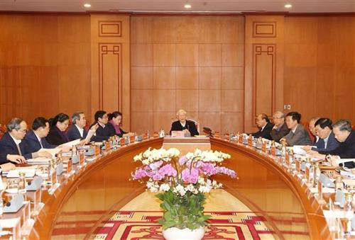 越共中央总书记、国家主席、越南共产党第十三次全国代表大会文件起草小组主任阮富仲主持召开会议。图自越通社