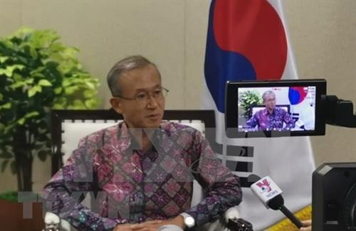 韩国常驻东盟代表团团长林圣男接受越通社记者采访。图自越通社 韩国常驻东盟代表团团长林圣男接受越通社记者采访。图自越通社