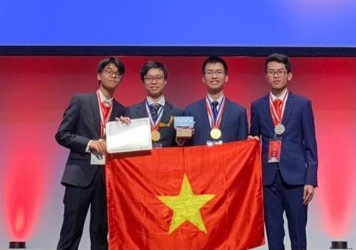 参加2019年国际化学奥林匹克竞赛的越南4名学生。图自越通社