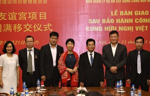 双方代表合影。 图自互联网