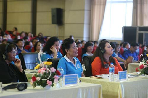 参加对话会的代表们。图自thanhnien.vn