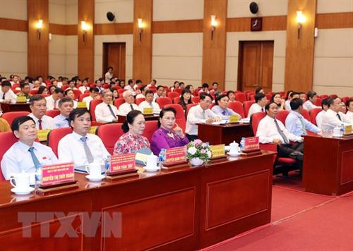 国会主席阮氏金银出席海防市人民议会第七次会议。越通社记者 仲德 摄 国会主席阮氏金银出席海防市人民议会第七次会议。越通社记者 仲德 摄