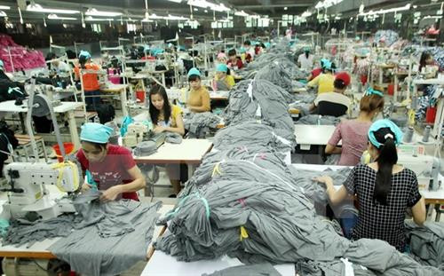 资料图:越南纺织服装行业计划扩大出口市场。(图片来源:越通社) 资料图:越南纺织服装行业计划扩大出口市场。(图片来源:越通社)