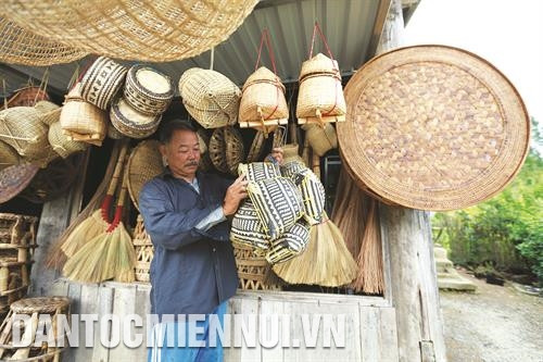 娜奏竹藤编制村的产品。