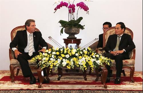 胡志明市市委常务副书记陈流光会见古巴中央思想部部长维克托·高特·洛佩兹。图自越通社 胡志明市市委常务副书记陈流光会见古巴中央思想部部长维克托·高特·洛佩兹。图自越通社