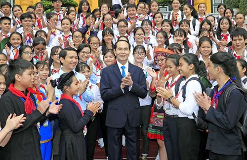 陈大光会见全国优秀少先队长代表。 越通社记者 颜创 摄 陈大光会见全国优秀少先队长代表。 越通社记者 颜创 摄