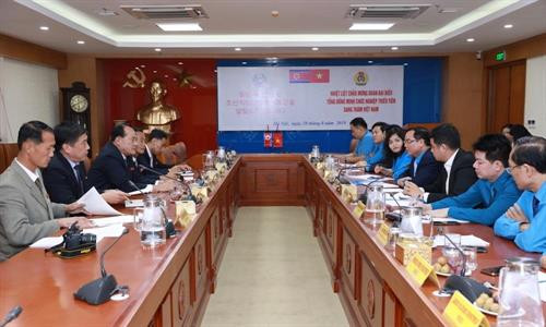 双方代表合影。图自互联网