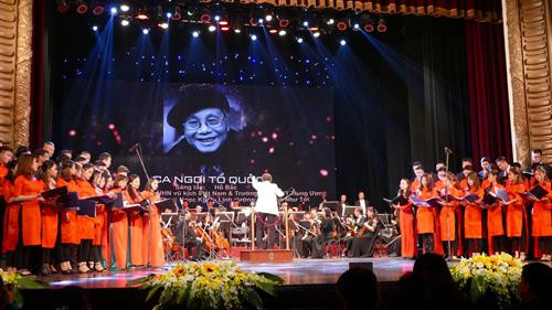 越南音乐家协会成立60周年纪念会表演节目。(图片来源：因特网）
