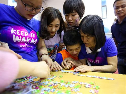 第三次越南提高对自闭症认识日活动。（图片来源：越通社）