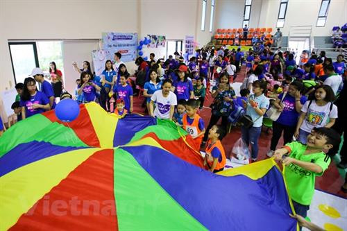 第三次越南提高对自闭症认识日活动。（图片来源：越通社）