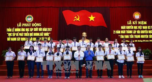 芹苴市启动2017年终生学习响应周。（图片来源：越通社）