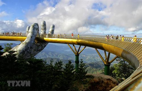 越南岘港市“金桥” 。图自因特网 越南岘港市“金桥” 。图自因特网