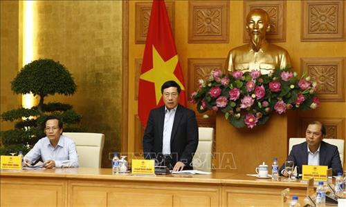 越南政府副总理范平明在会议上发表讲话 图自越通社