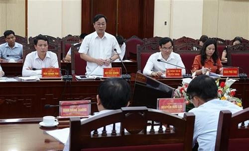 富寿省人民委员会主席裴文光在会上发表讲话。图自越通社