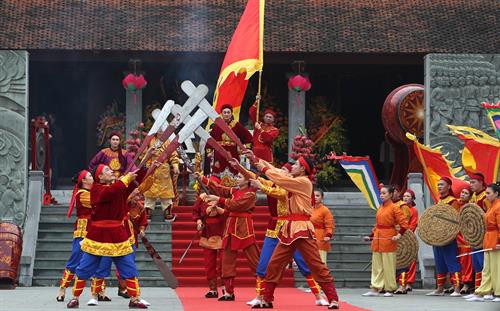 玉回—栋多大捷229周年的栋多丘庙会。（图片来源：越通社）