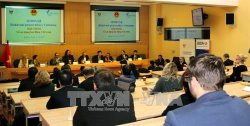 题为“聘用越南劳工”的研讨会在捷克举行。（图片来源：越通社）